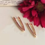 گوشواره طرح V میخی نگیندار ژوپینگ