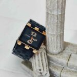 ساعت مربعی مشکی کد 2104